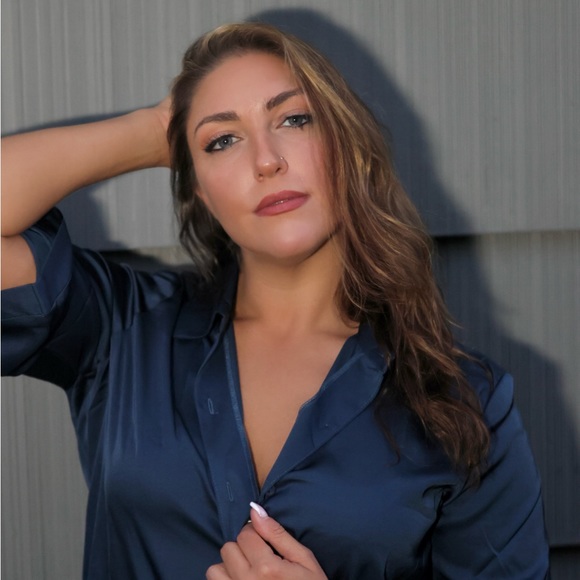 Meet your Posher, Cassandra - Picture 2 of 7